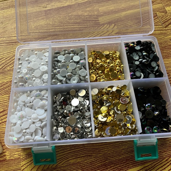 Donated - Rhinestone Starter Kit - Assorted Plastic Rhinestones & Cases - Picture 2 of 13